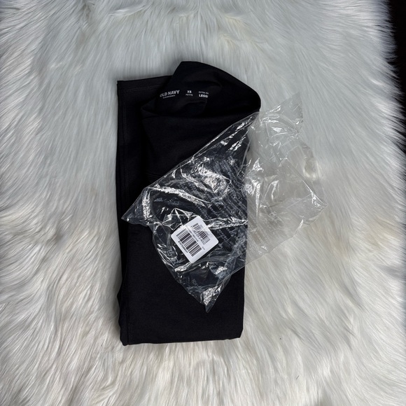 Old Navy Black Cloudy Comfy Extra High Rise Leggings - Picture 9 of 9